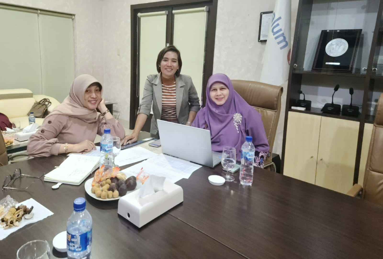 38-karya-guru-perempuan-sumut-siap-diluncurkan-pada-hari-guru-nasional-2025-dr45