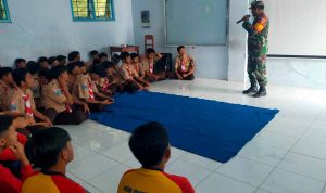 babinsa-pundungsari-tanamkan-semangat-kebangsaan-dan-anti-narkoba-lewat-pramuka