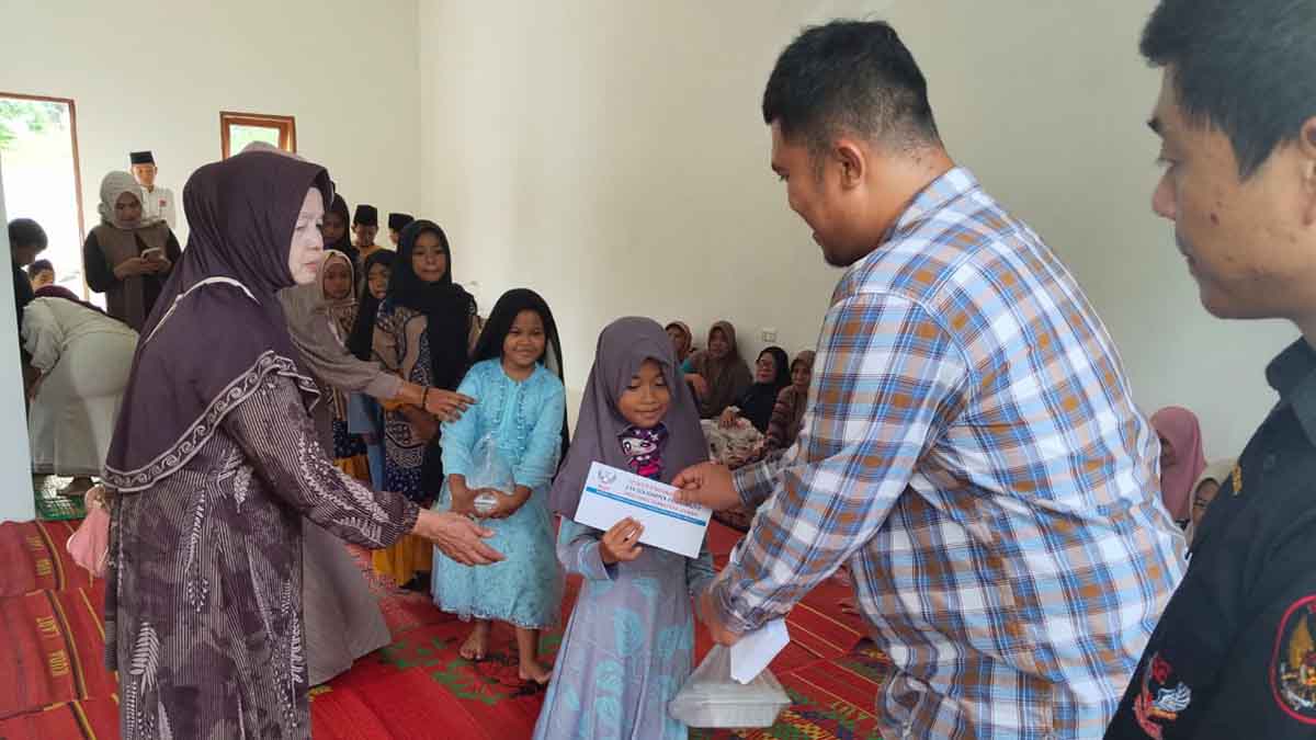 ketua-234-sc-bonar-octo-simangunsong-dan-henry-pakpahan-santuni-anak-yatim-di-medan-dr45