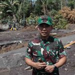 dandim-0821-lumajang-beri-motivasi-dan-ajak-pengungsi-semeru-jaga-kesehatan