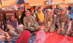 persit-kck-koorcab-rem-083-beri-bantuan-dan-trauma-healing-untuk-pengungsi-semeru-dr45